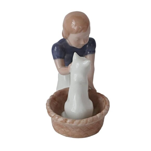 Vintage Bing and Grondahl  B&G Kjøbenhavn Denmark Girl Petting Cat In A Basket - Picture 2 of 6